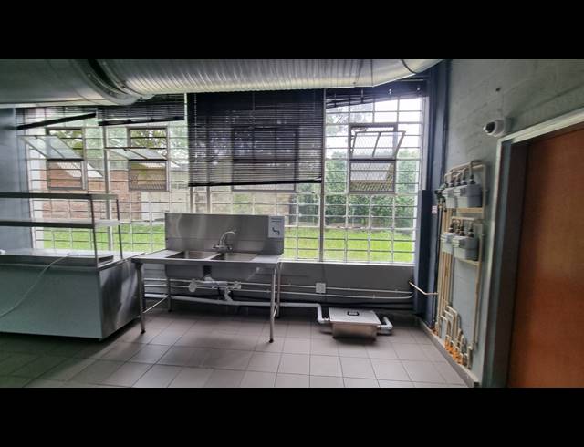225M² FACTORY TO LET IN SALT RIVER